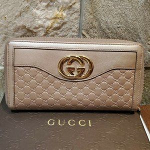 Gorgeous rose gold Gucci wallet (with box)